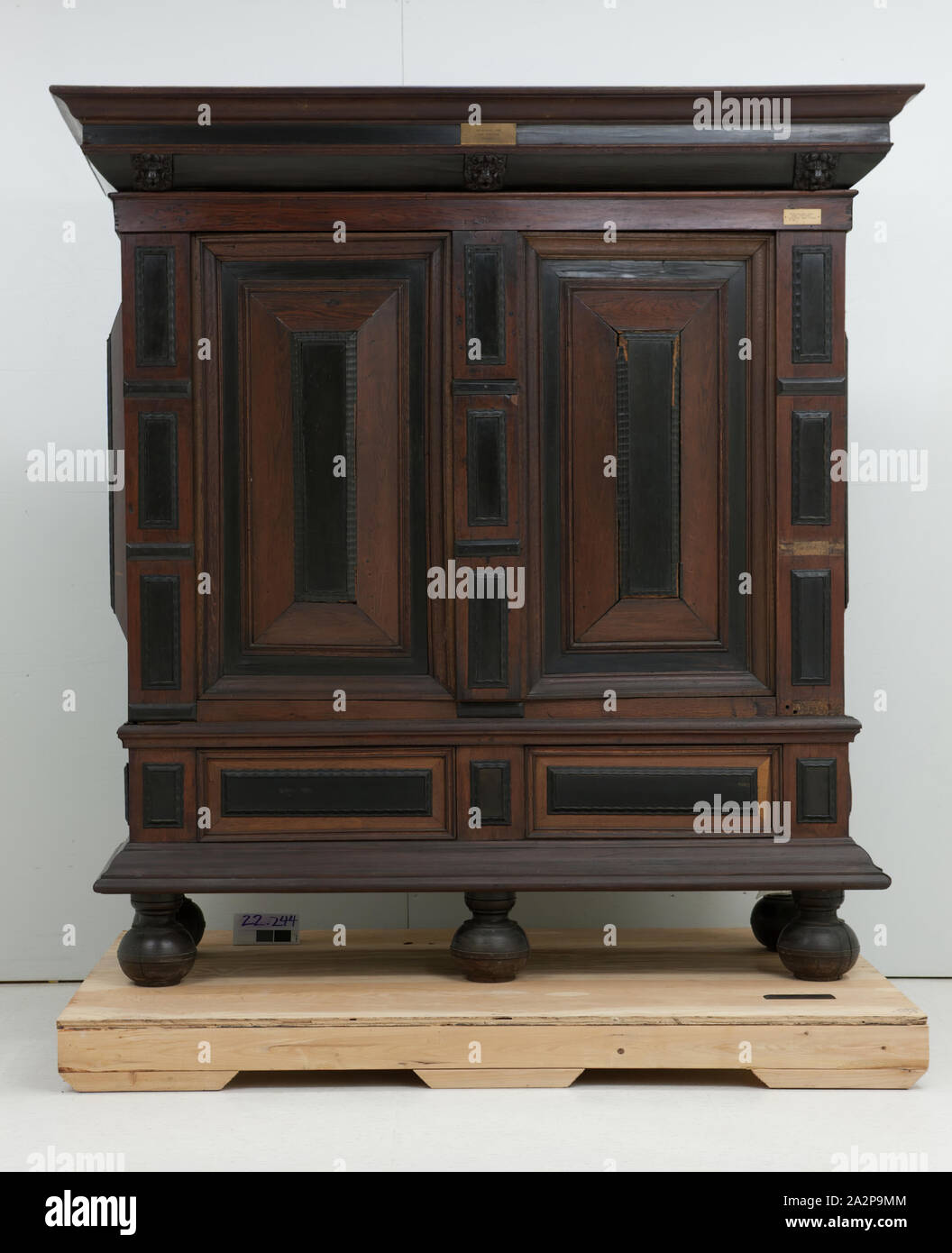 Dutch Cabinet Stock Photos Dutch Cabinet Stock Images Alamy
