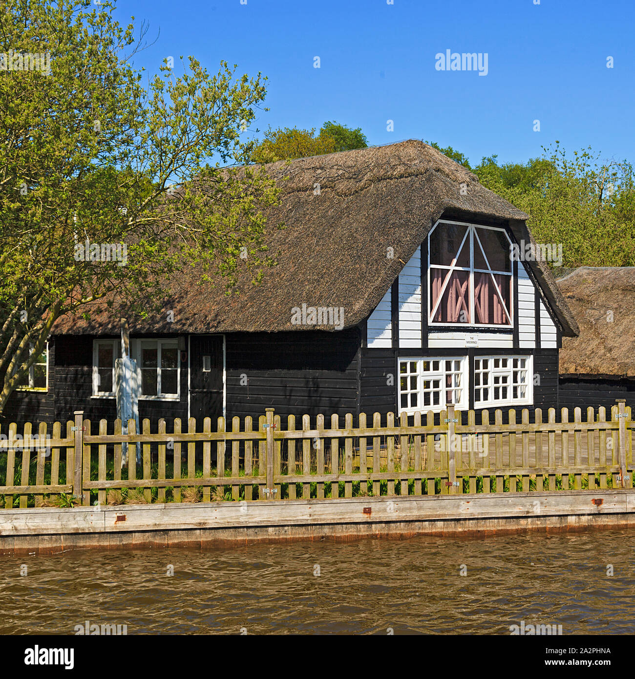 Thatched Cottage by Hickling Broad on the Norfolk Broads, UK Stock