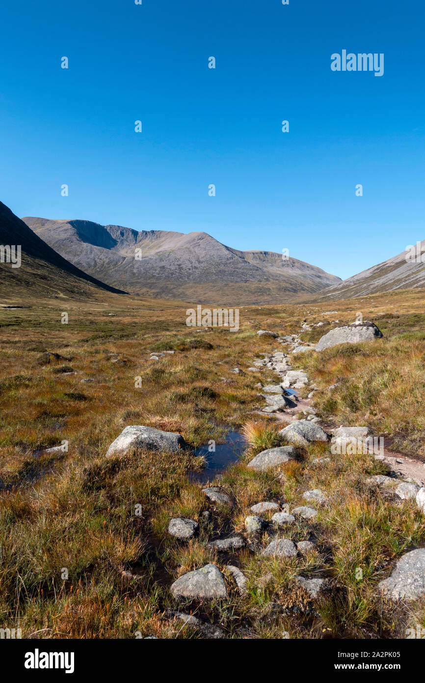 Route along to Lairig Ghru in the heart of the Cairngorms National Park Scotland that leads to Devils Point Braeriach Ben Macdui and Angels Peak Stock Photo
