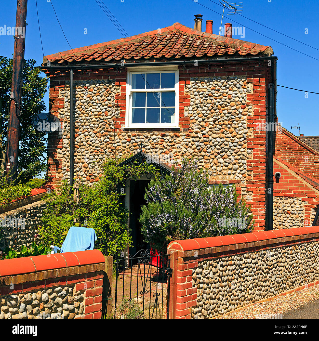 Small flint stone cottage in Knapton village in Norfolk, England, UK Stock Photo