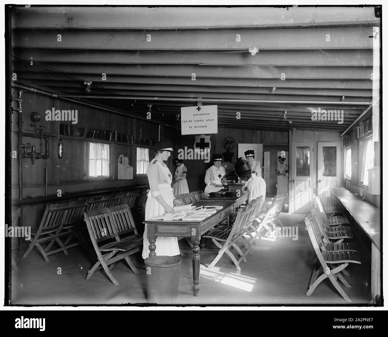 RED CROSS. CANTEEN Stock Photo - Alamy