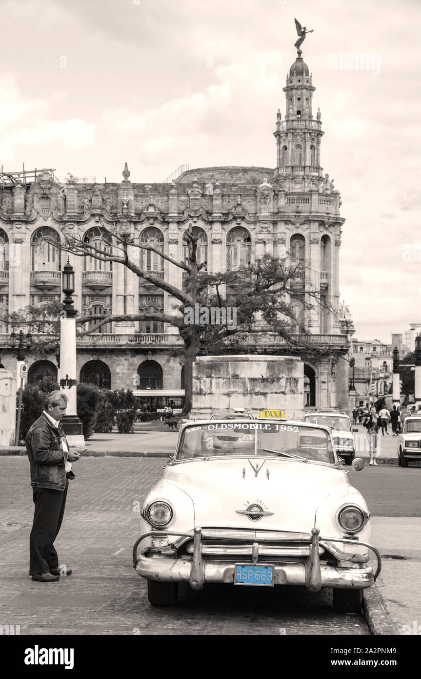 Oldsmobile Taxi, Gran Teatro de La Habana, Havana in sepia, Cuba Stock Photo