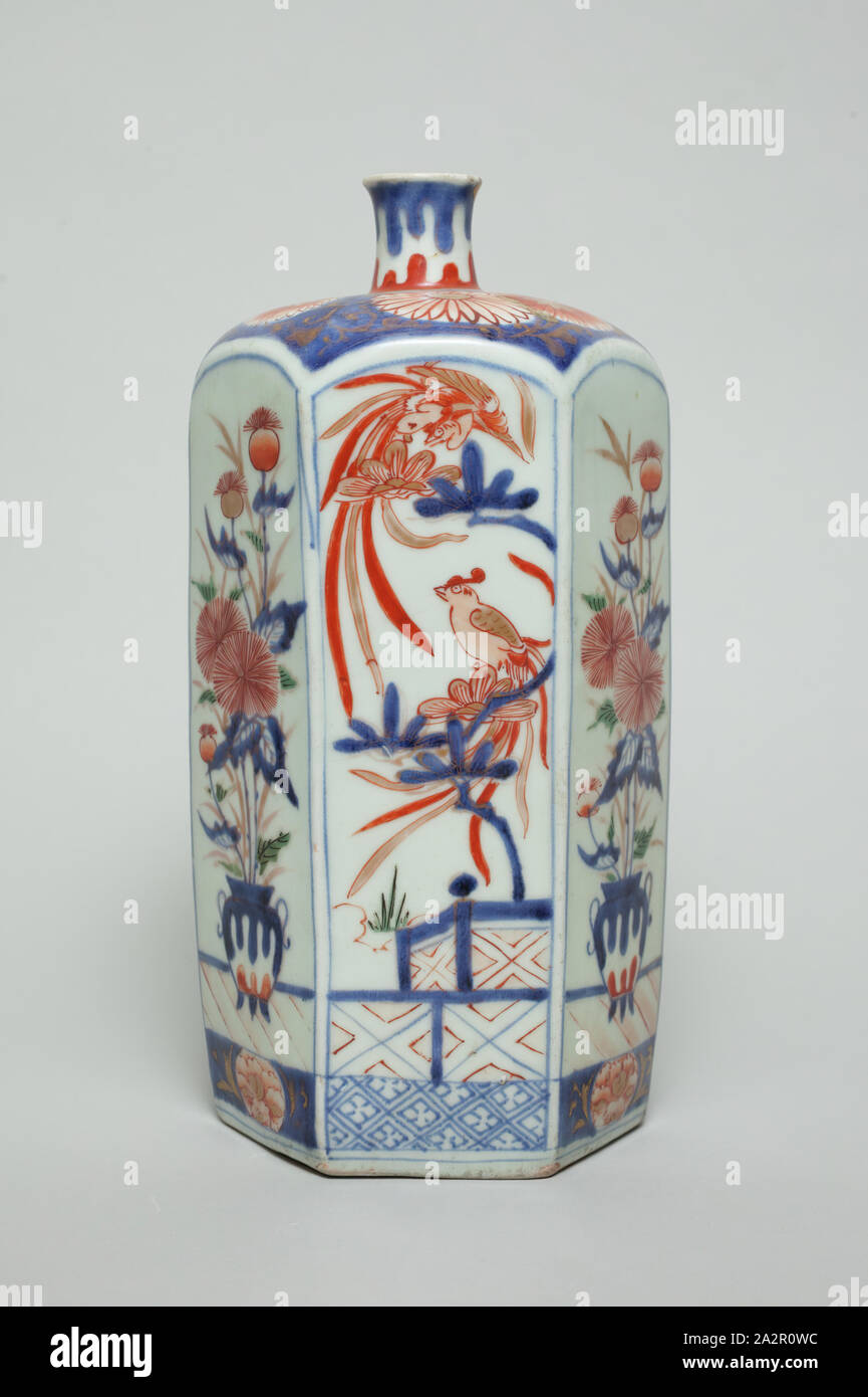 Imari ware japanese vase hires stock photography and images Alamy