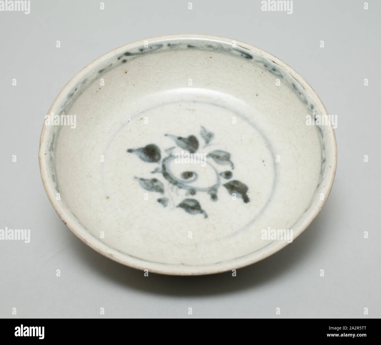 15th Century Vietnamese Green Enamel Bowl with Creamy Glaze 15th Century Vietnamese Green Enamel Bowl with Creamy Glaze