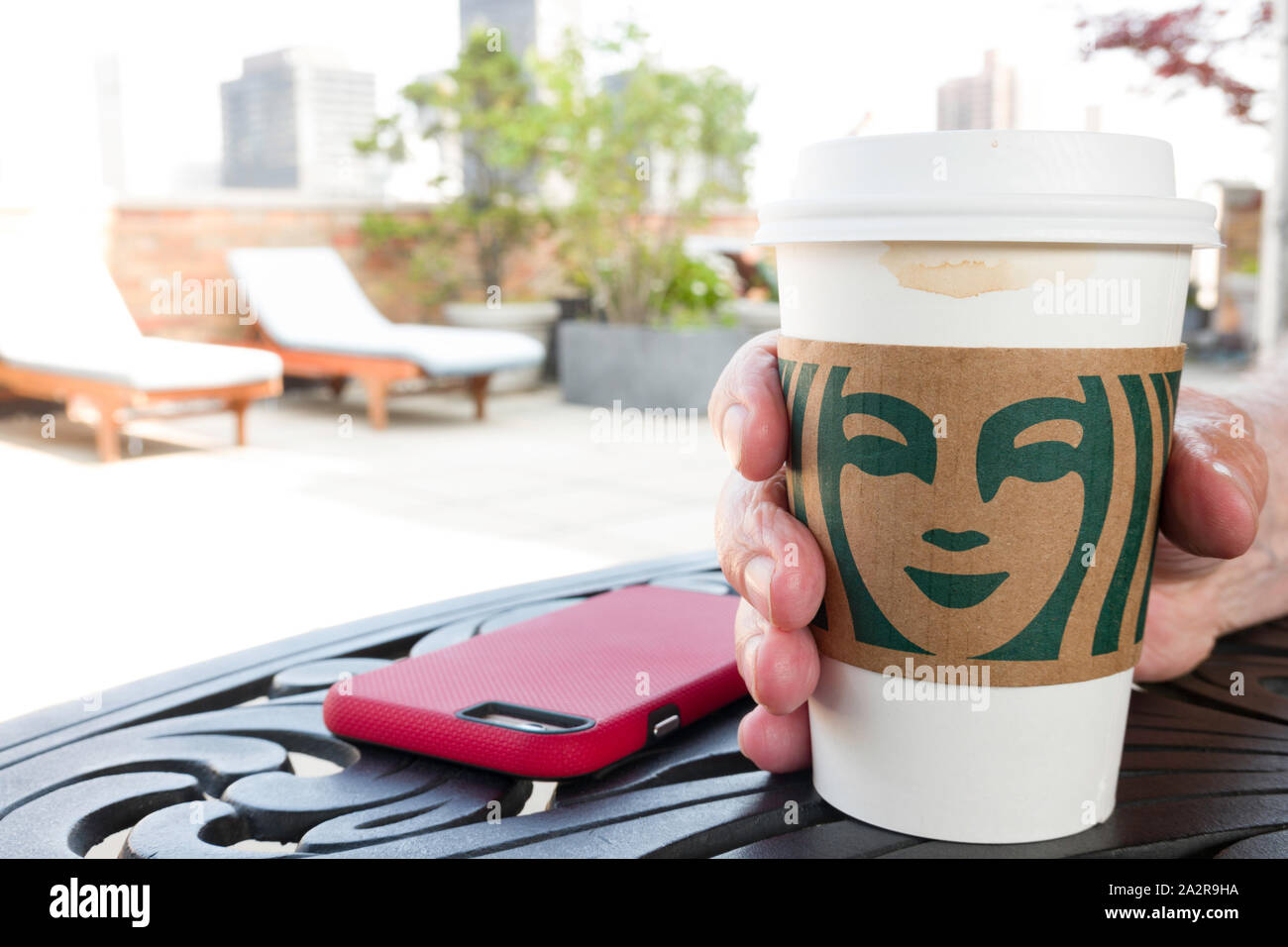 Starbucks Sleeve Hi Res Stock Photography And Images Alamy