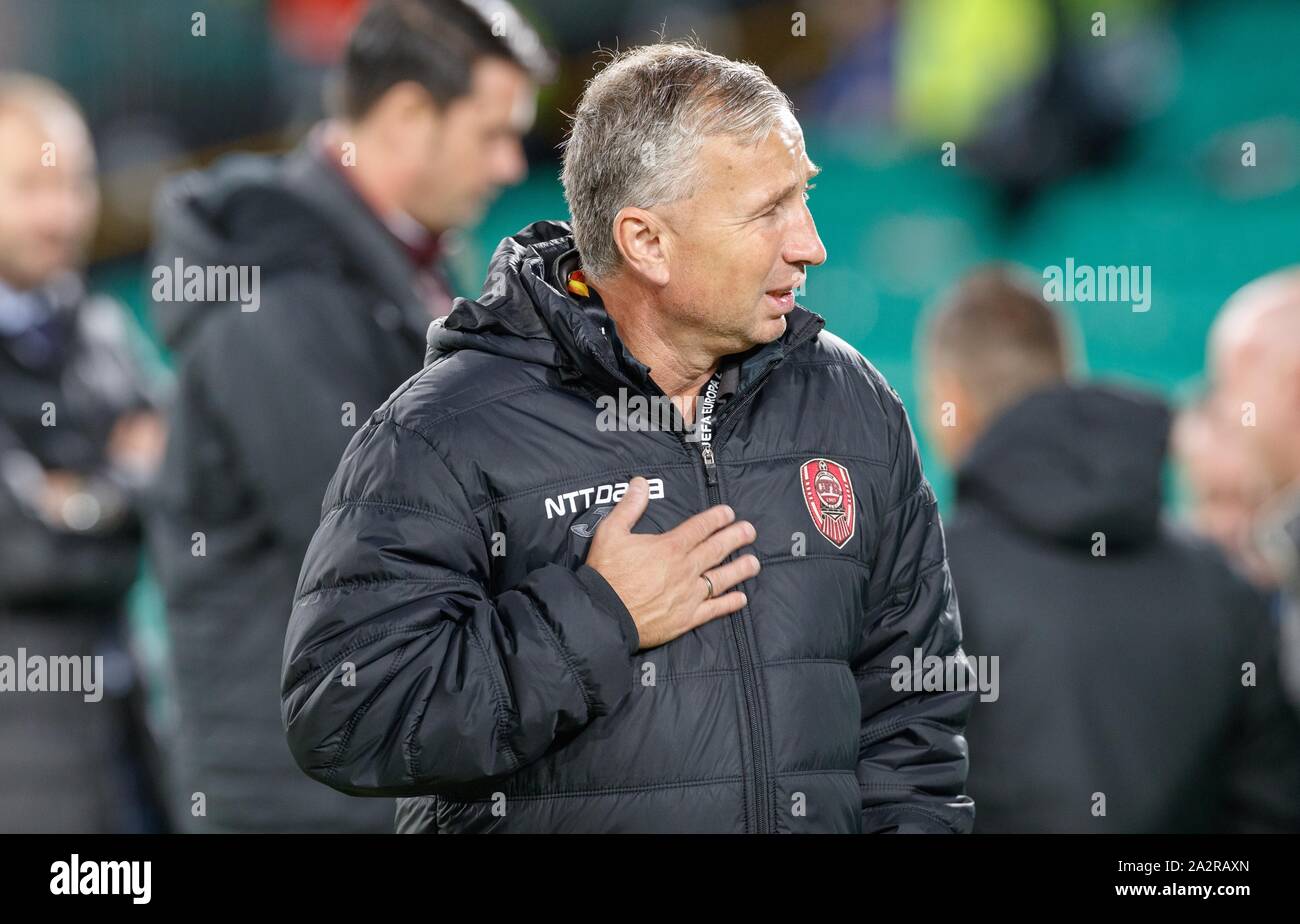 Cfr Cluj Manager Dan Petrescu At Celtic Park Before The Uefa Europa League Group E Match At Celtic Park Glasgow Stock Photo Alamy
