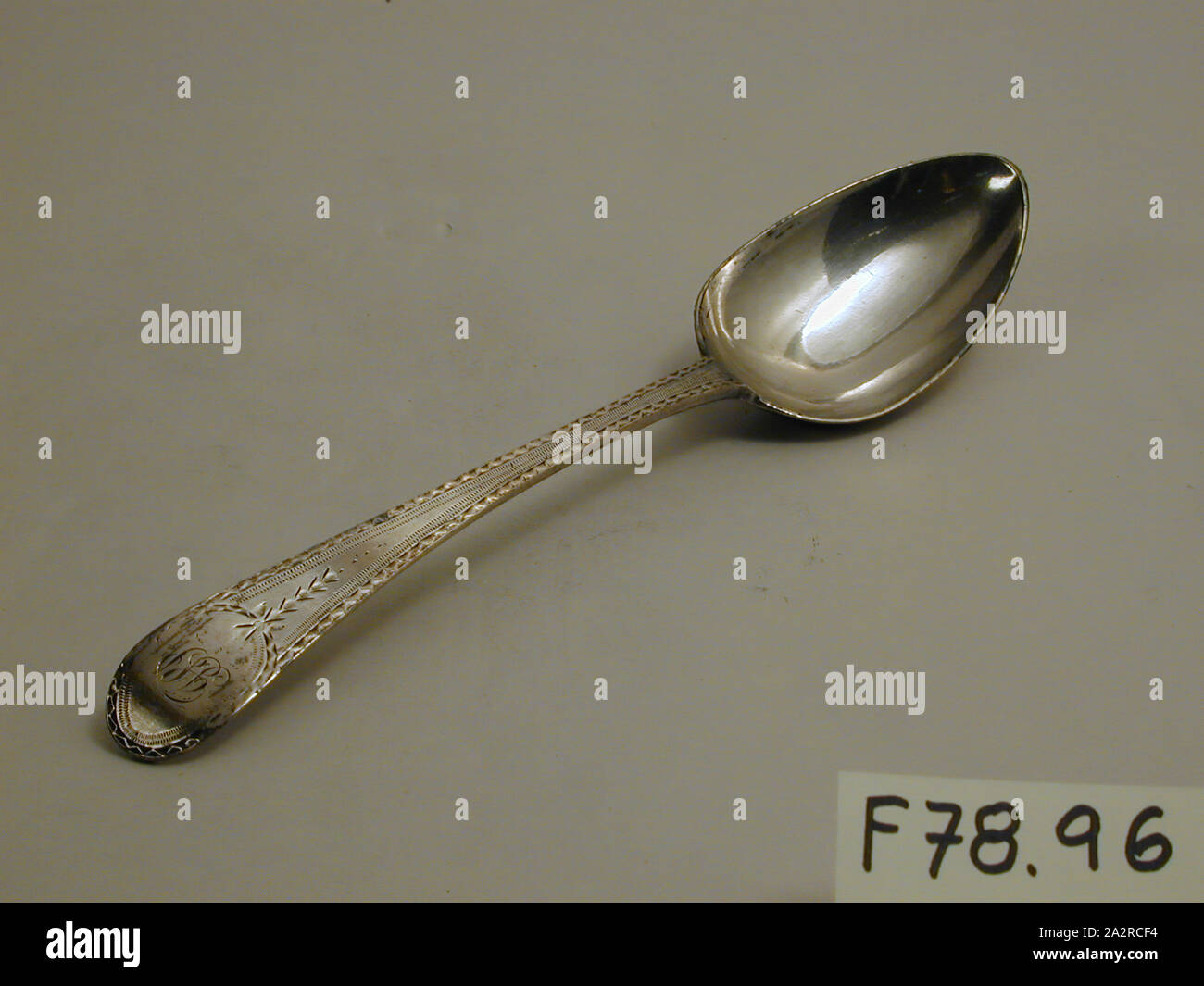 https://c8.alamy.com/comp/2A2RCF4/george-iii-tablespoon-1788-silver-overall-8-58-1-34-1-14-inches-219-44-32-cm-2A2RCF4.jpg