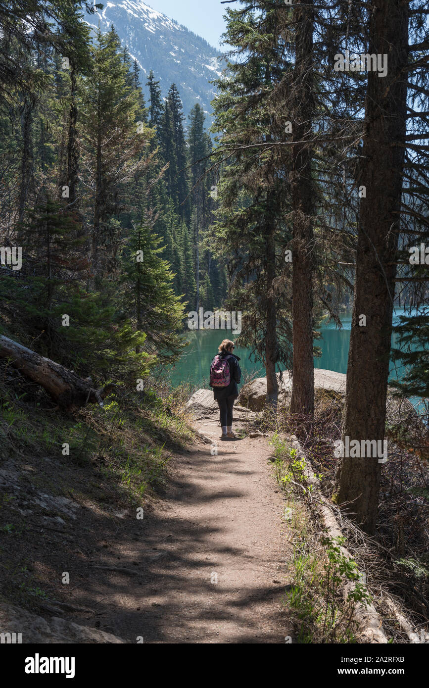Walking path around a lake hi-res stock photography and images - Alamy