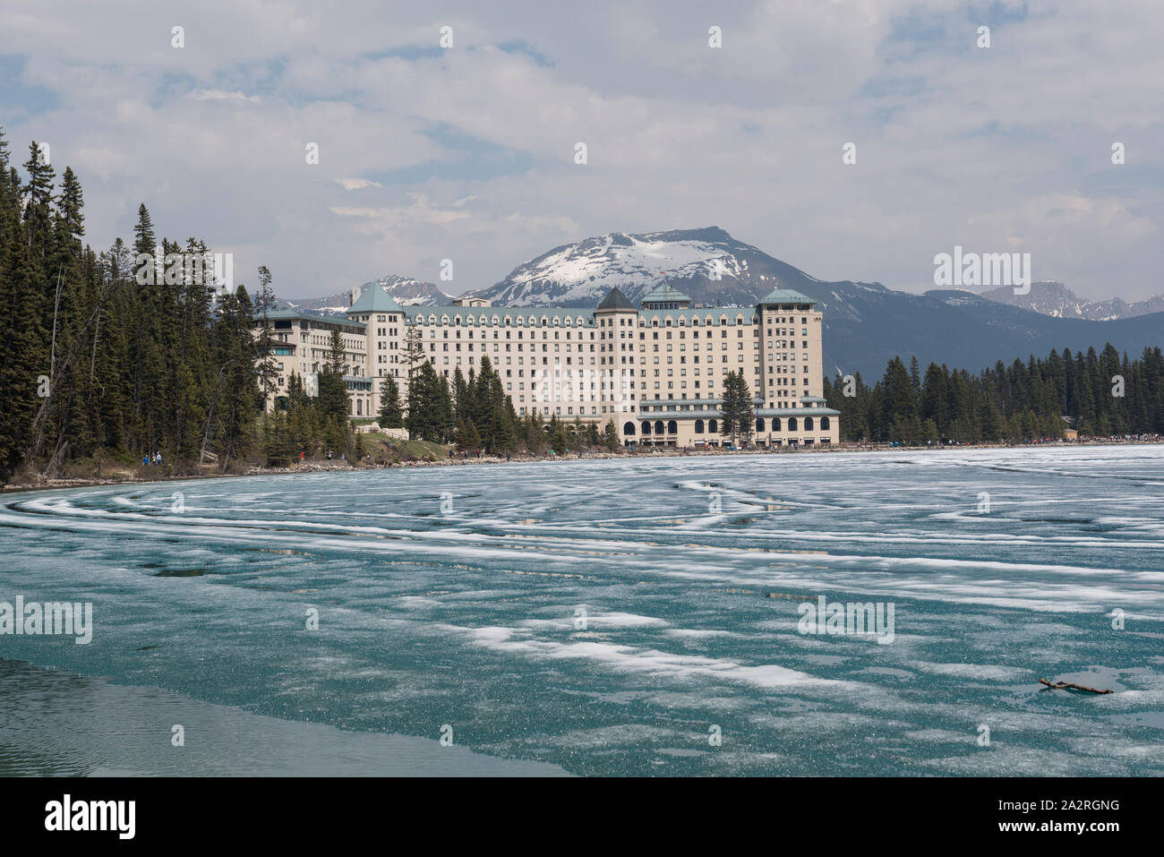 A frozen Lake Louise and Fairmont Chateau Lake Louise, Banff National ...
