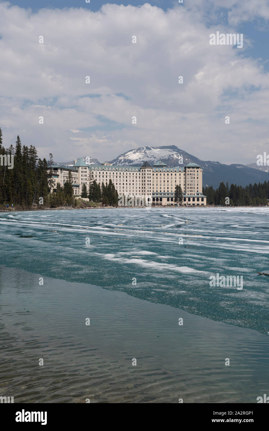 A frozen Lake Louise and Fairmont Chateau Lake Louise, Banff National ...