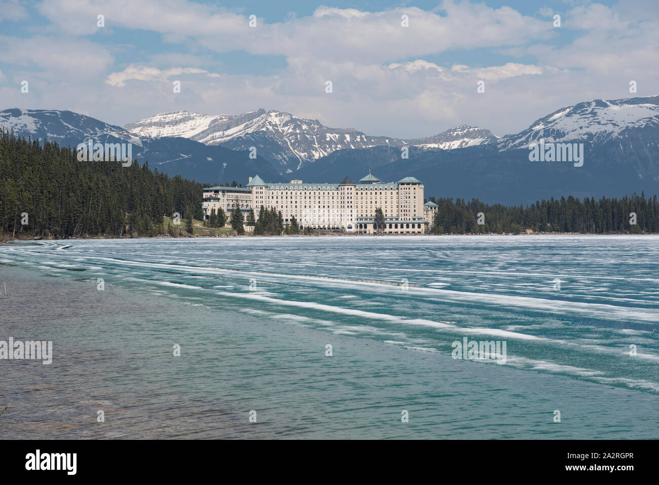 A frozen Lake Louise and Fairmont Chateau Lake Louise, Banff National ...