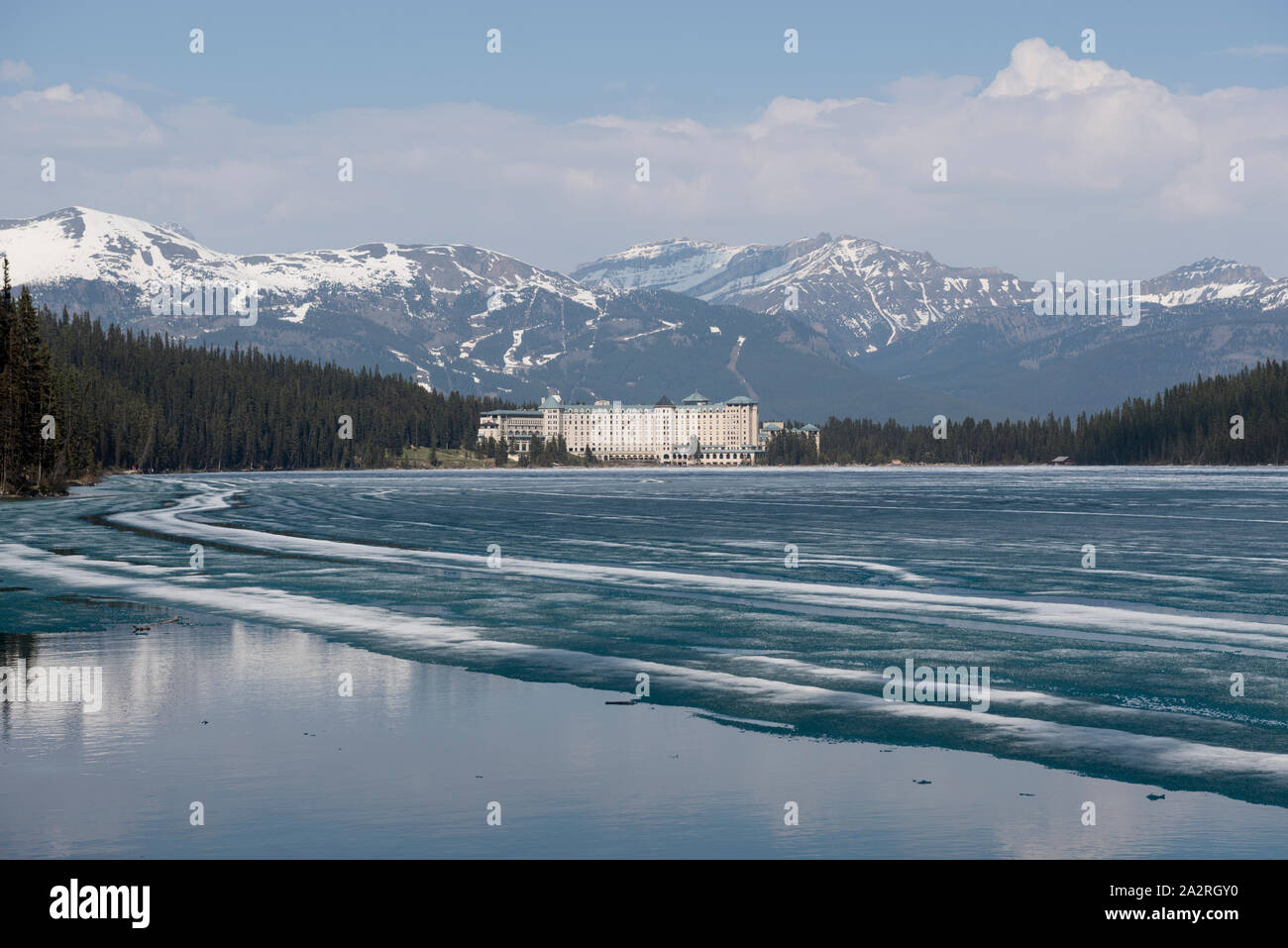 A frozen Lake Louise and Fairmont Chateau Lake Louise, Banff National ...
