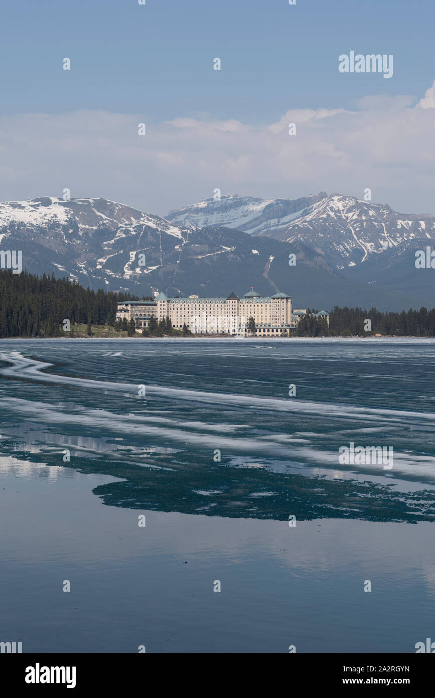 A frozen Lake Louise and Fairmont Chateau Lake Louise, Banff National ...