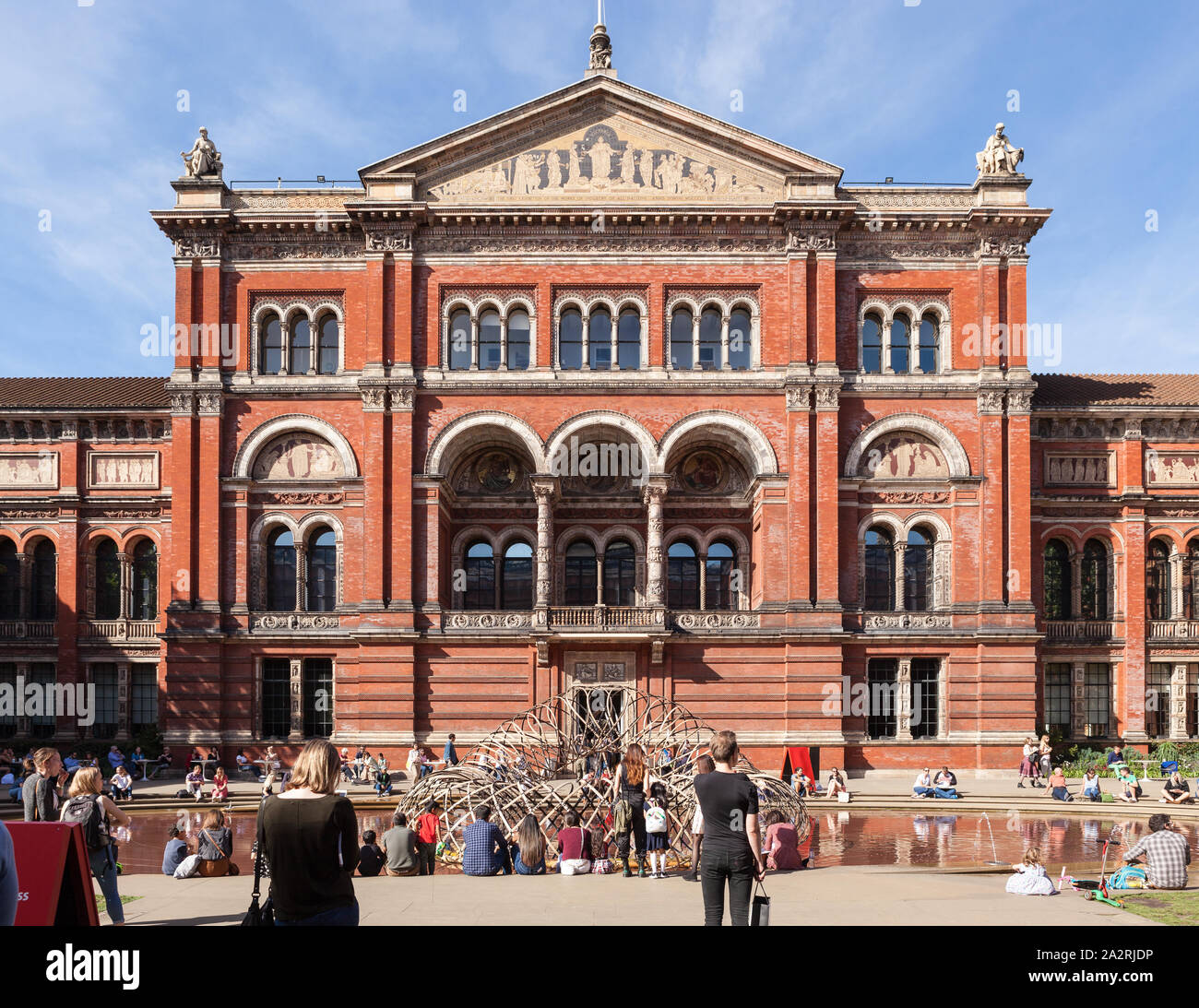 Crowds of visitors in the John Madejski Garden in the Victoria and Albert Museum in London. Stock Photo
