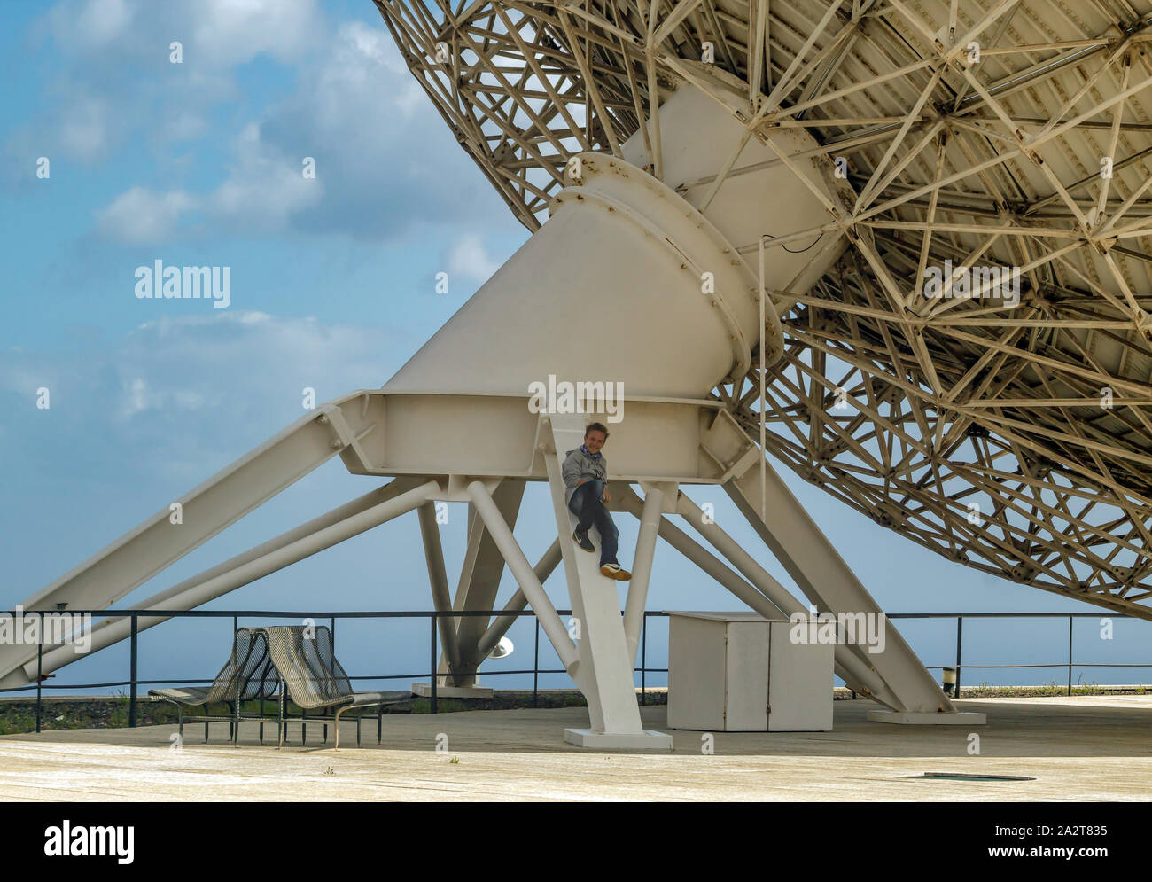 Sience and Space Museum, La Laguna. The base of huge radio telescope  antenna on the roof. Tenerife, Canary Islands, Spain Stock Photo - Alamy