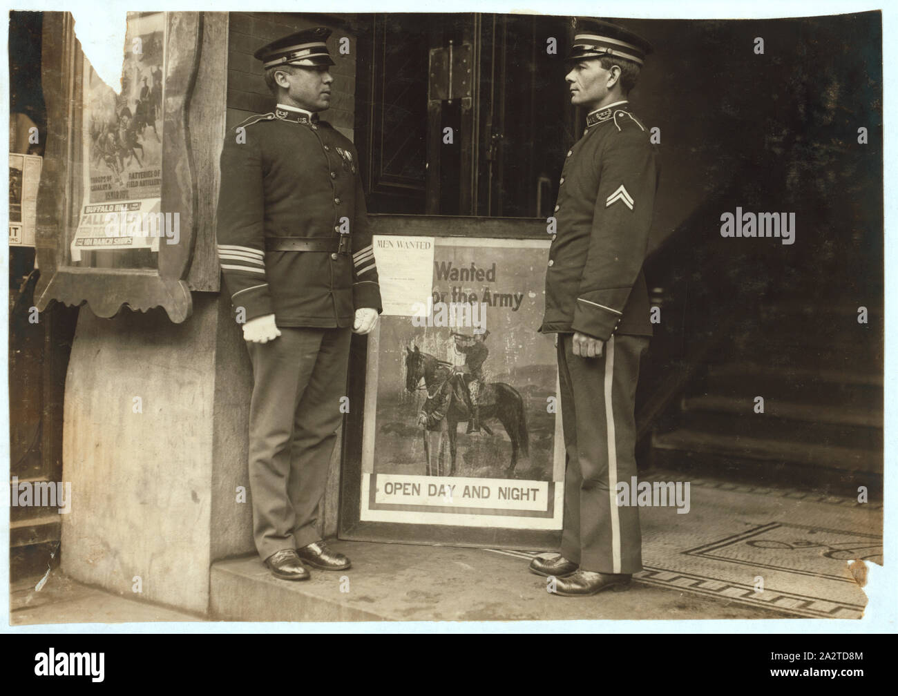 Navy recruiting station hi-res stock photography and images - Alamy