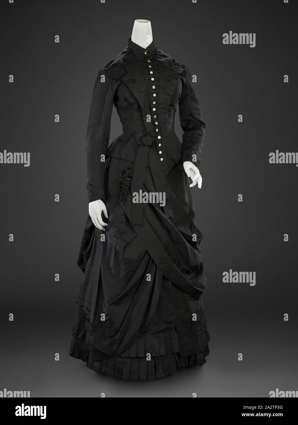Faille dress hi-res stock photography and images - Alamy