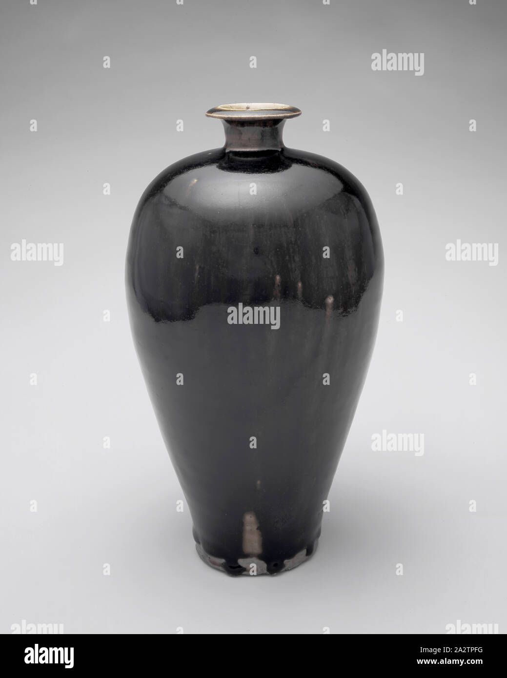 black vase, Northern Song dynasty, Northern Song dynasty, about 1100, stoneware with glaze, 13 in., Asian Art Stock Photo