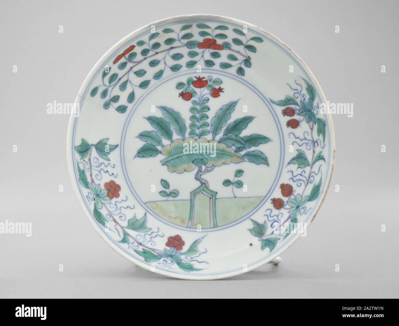 dish, porcelain, 6-1/4 (diam.) in., Asian Art Stock Photo