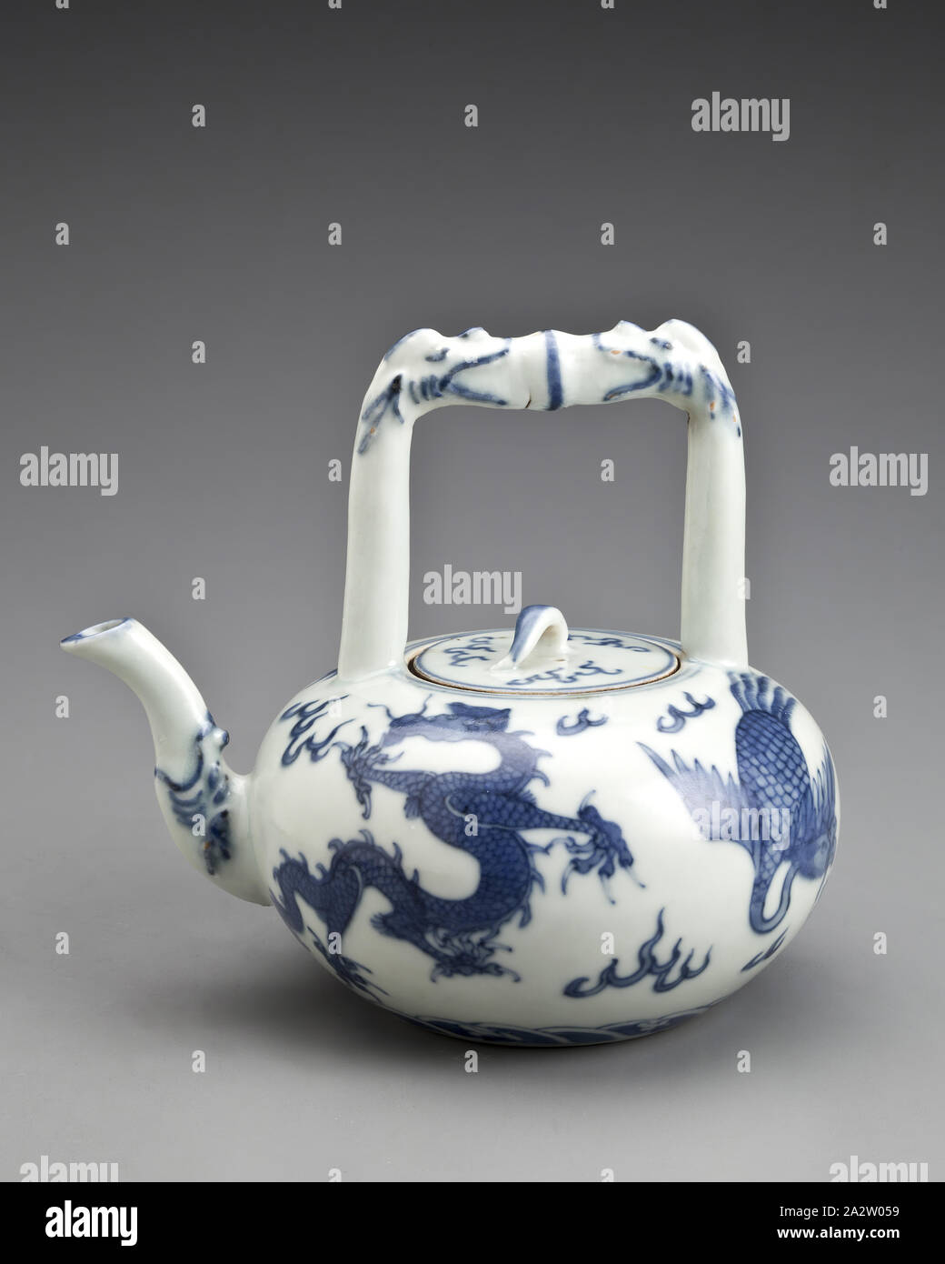 tea pot, Wanli, Ming dynasty, period, Wanli, 1573-1619, porcelain with cobalt underglaze, 5-7/8 x 5 (diam.) in., six character reign mark inside a double circle in underglaze blue, Asian Art Stock Photo