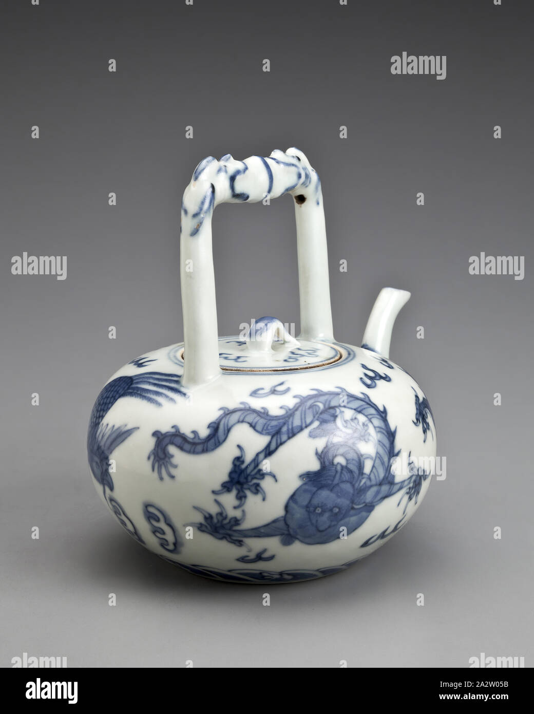 tea pot, Wanli, Ming dynasty, period, Wanli, 1573-1619, porcelain with cobalt underglaze, 5-7/8 x 5 (diam.) in., six character reign mark inside a double circle in underglaze blue, Asian Art Stock Photo