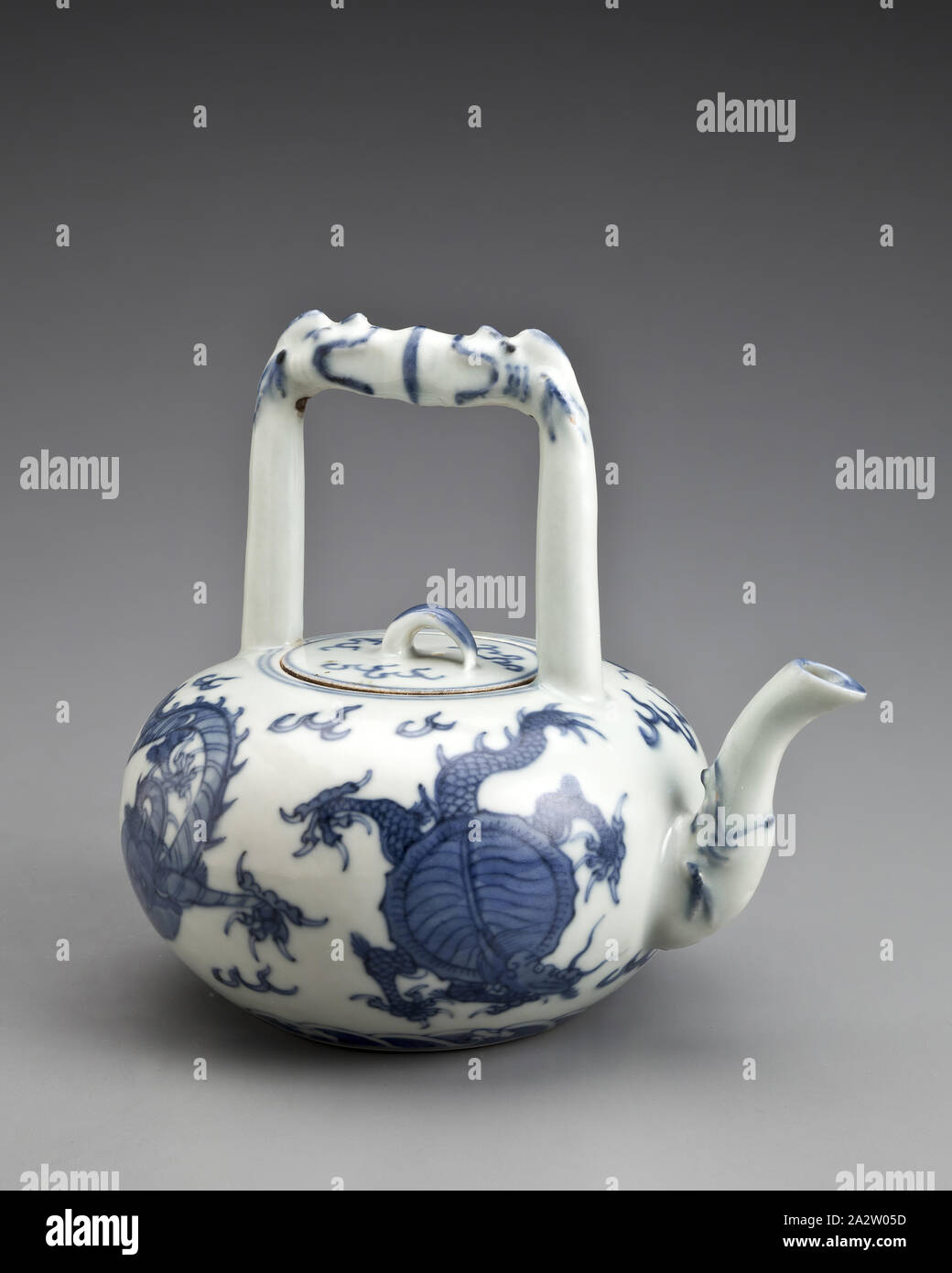 tea pot, Wanli, Ming dynasty, period, Wanli, 1573-1619, porcelain with cobalt underglaze, 5-7/8 x 5 (diam.) in., six character reign mark inside a double circle in underglaze blue, Asian Art Stock Photo