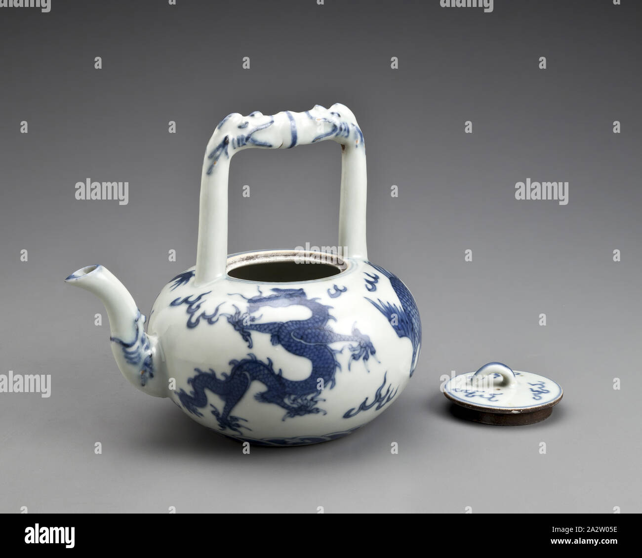 tea pot, Wanli, Ming dynasty, period, Wanli, 1573-1619, porcelain with cobalt underglaze, 5-7/8 x 5 (diam.) in., six character reign mark inside a double circle in underglaze blue, Asian Art Stock Photo