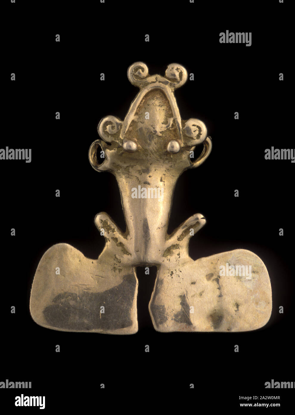 pendant: frog motif, Veraguas, Cocle culture, 800-1500, gold, 1-1/2 in., Native Arts of the Americas Stock Photo