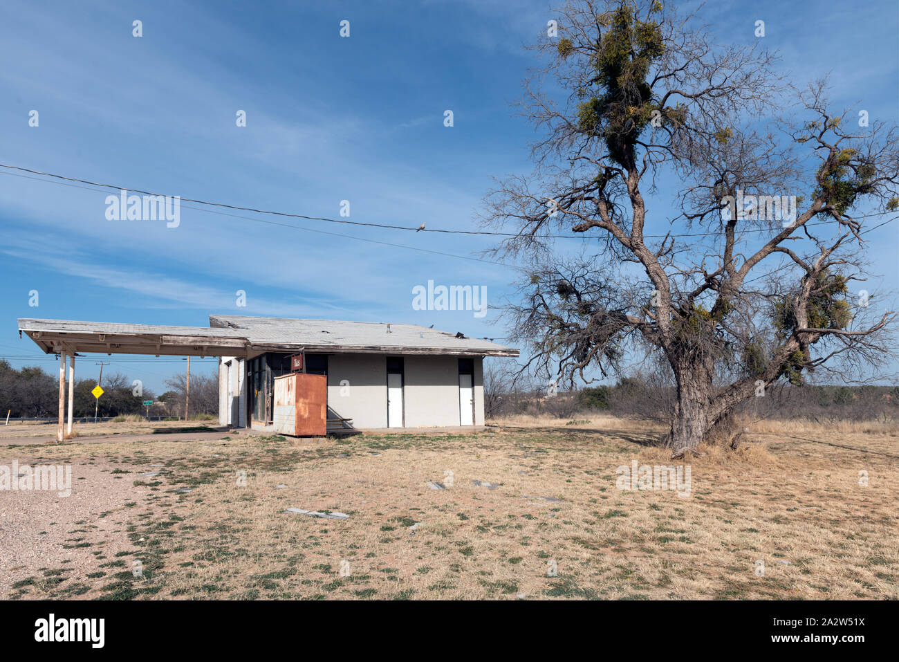 Remains of an old gas station in Robert Lee, the county seat of Coke  County, Texas Stock Photo - Alamy