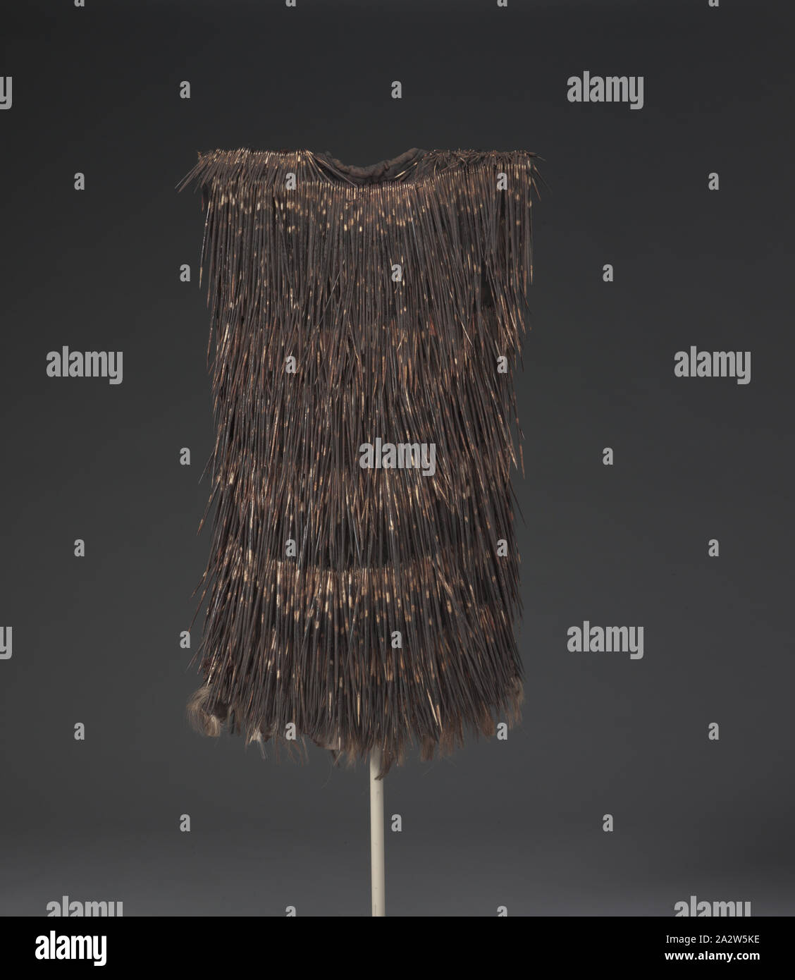 https://c8.alamy.com/comp/2A2W5KE/mans-ceremonial-tunic-oku-people-mid-20th-century-porcupine-quills-cotton-46-x-24-in-textile-and-fashion-arts-2A2W5KE.jpg