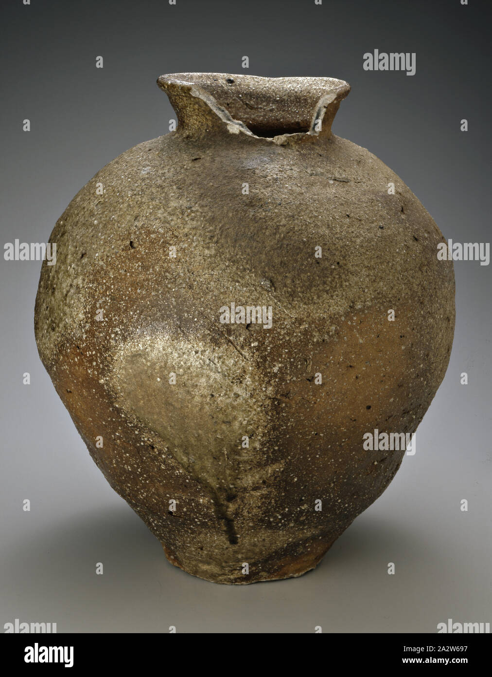 storage jar, Muromachi, Muromachi, about 1550, stoneware with glaze, 17-3/4 x 15-5/8 (diam.) in., Asian Art Stock Photo
