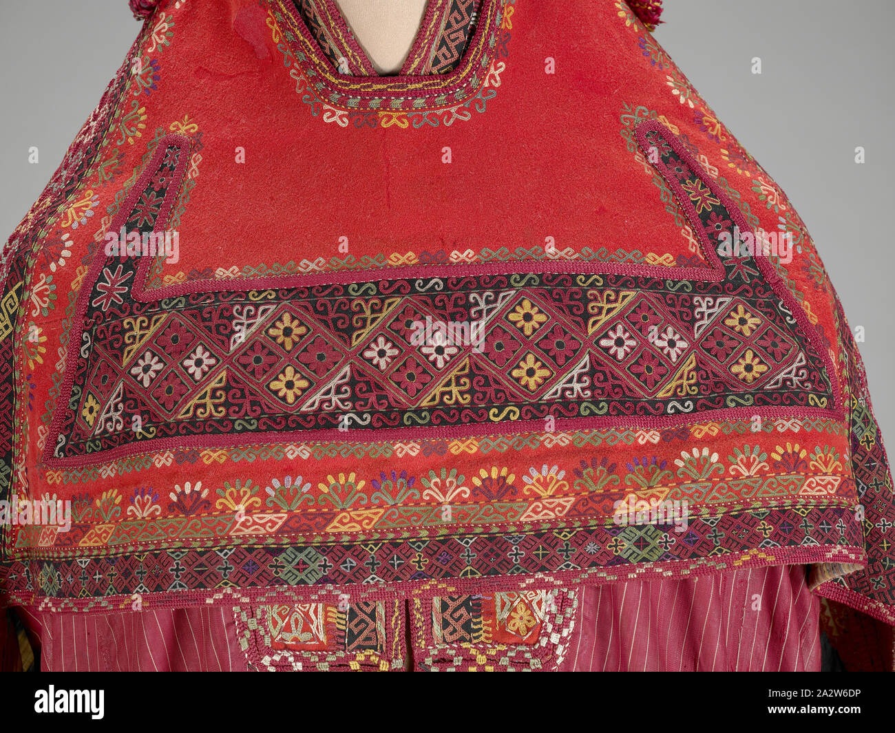 married woman’s headress, Karakalpak people, 1880s, wool embroidered