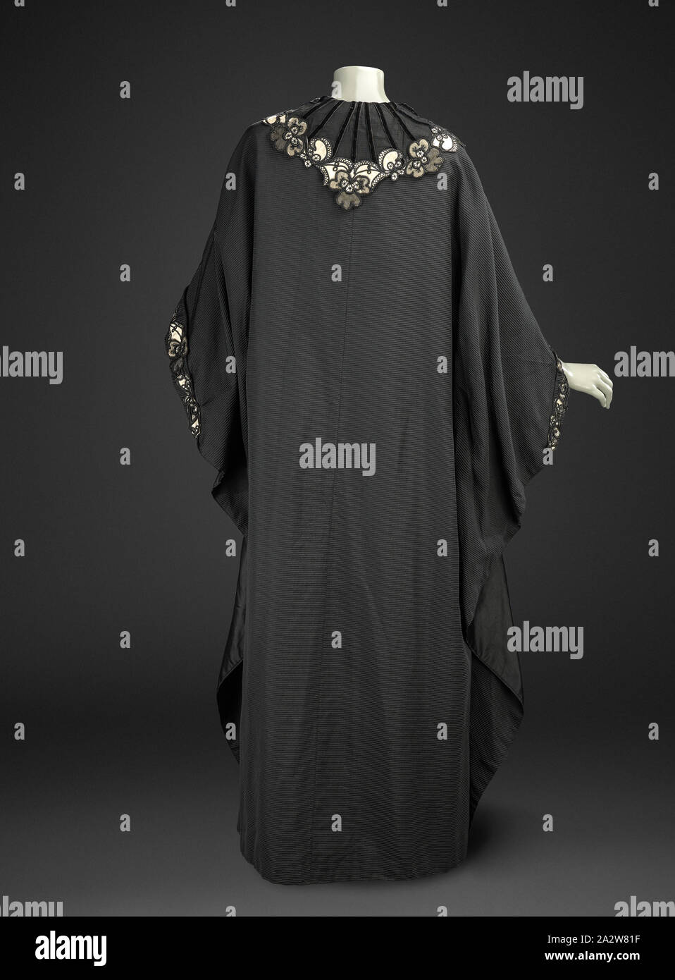 Back cloak hi-res stock photography and images - Alamy