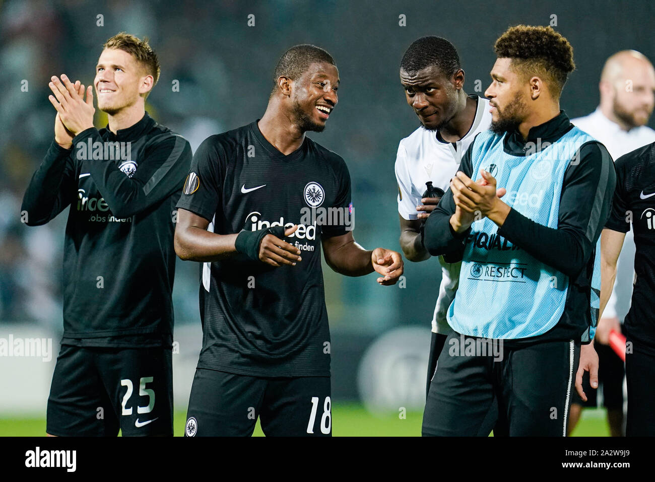 Guimaraes, Portugal. 03rd Oct, 2019. Soccer: Europa League, Vitoria Guimaraes - Eintracht Frankfurt, Group stage, Group F, 2nd matchday, at the Estadio Dom Afonso Henriques. Frankfurt's Almamy Toure (2nd from left) and Frankfurt's Evan Obite N'Dicka (2nd from right) talk. Credit: Uwe Anspach/dpa/Alamy Live News Stock Photo