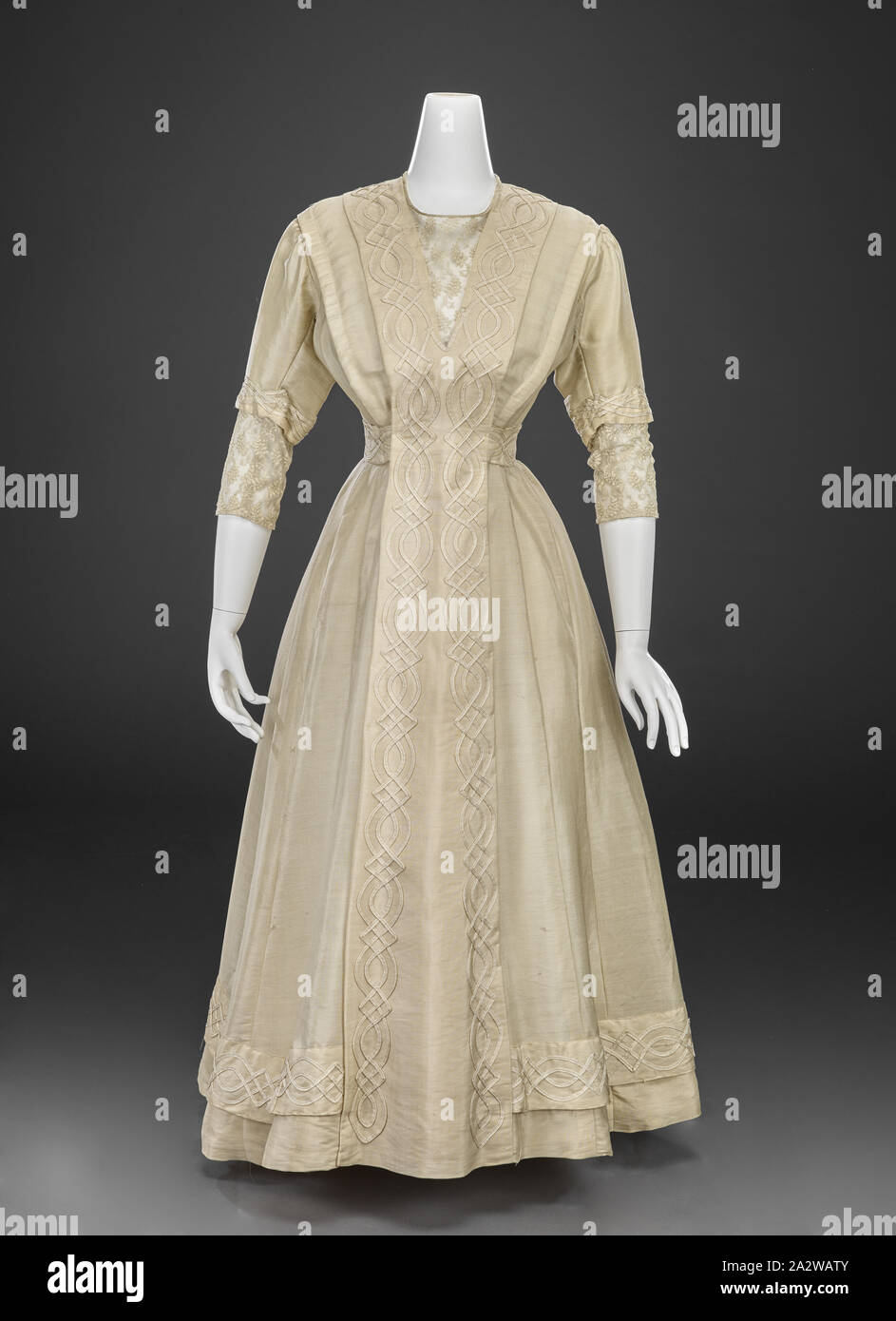 dress, Unknown, 1910-1915, silk, mohair, braid, lace, center back 48 in., center front 46-1/2 in., bust 32 in., waist 27 in., hips 32 in., sleeve length 16 in., shoulders 16 in., American, Textile and Fashion Arts Stock Photo