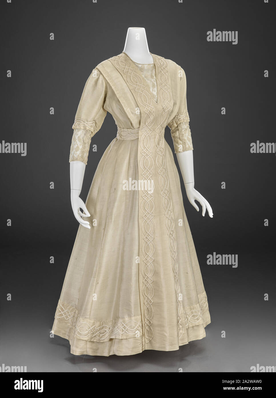 dress, Unknown, 1910-1915, silk, mohair, braid, lace, center back 48 in., center front 46-1/2 in., bust 32 in., waist 27 in., hips 32 in., sleeve length 16 in., shoulders 16 in., American, Textile and Fashion Arts Stock Photo