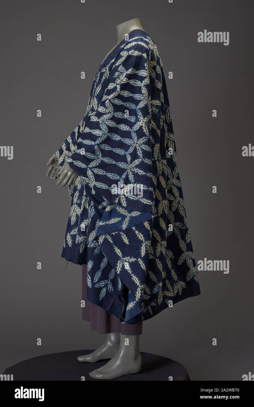 man s robe Sierra Leonean 1920 1939 cotton resist dyed 47 x 76 in. 119.4 x 193.0 cm. Textile and Fashion Arts Stock Photo Alamy