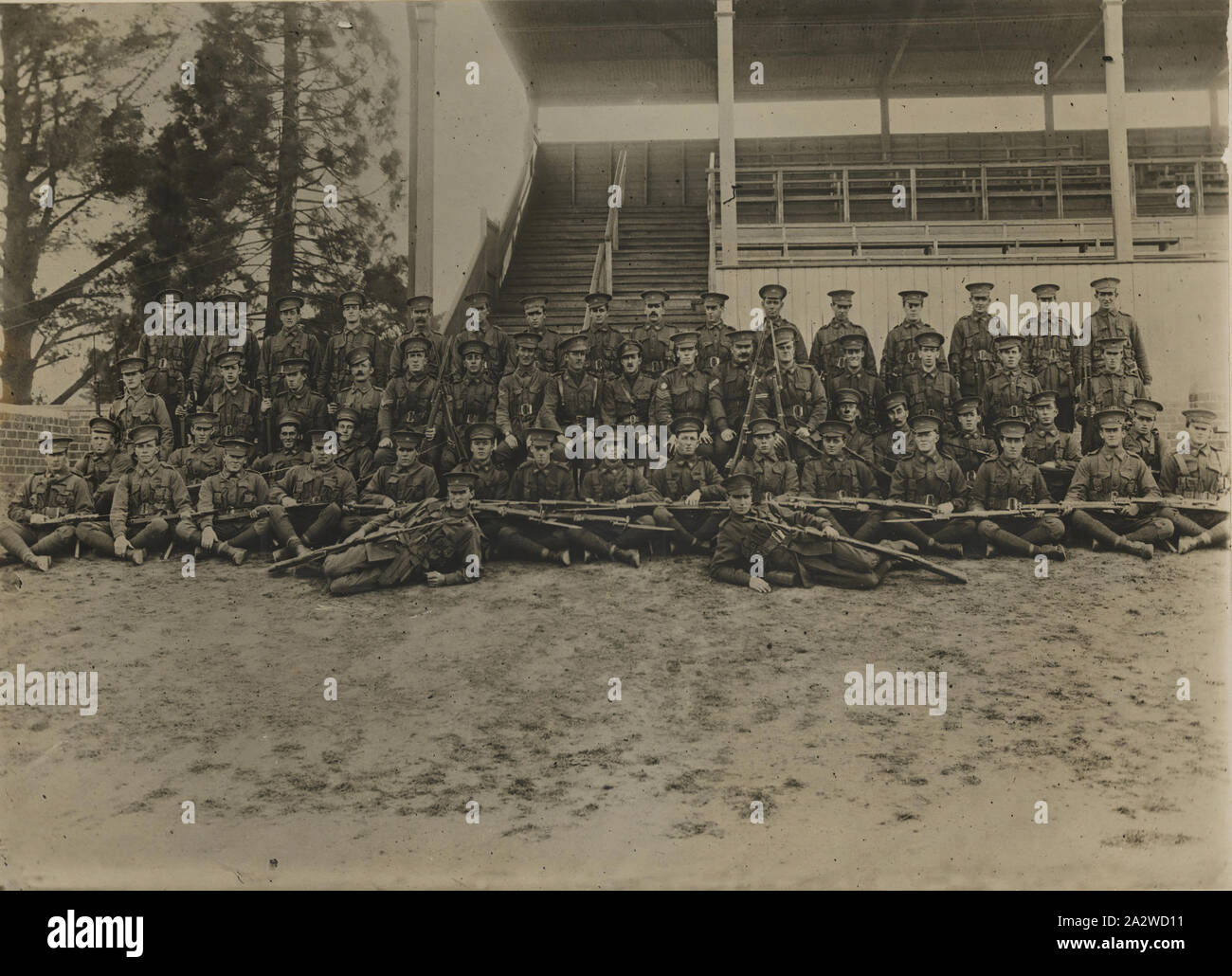 Photograph - 39th Infantry Battalion, Ballarat Showgrounds, 1915, 39th Infantry Battalion, AIF, photographed at the Ballarat Showgrounds in 1915. The group includes service Private R.G. Holland, service # 911, the donor's father Stock Photo