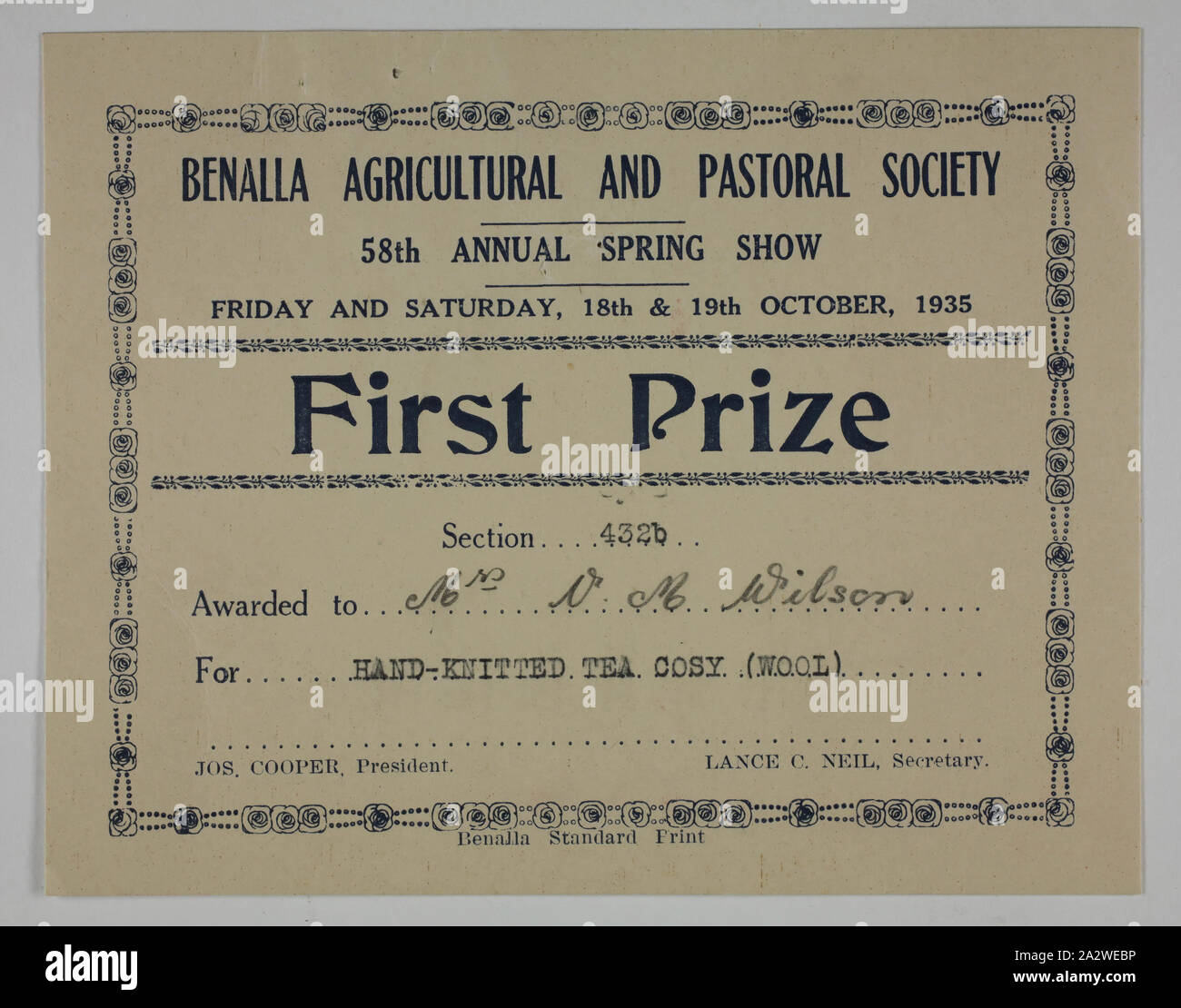 Certificate - First Prize, Benalla Agricultural & Pastoral Society, 1935, Certificate awarded by to Mrs Violet May Wilson for her hand-knitted, woollen tea cosy at the Benalla Agricultural and Pastoral Society 58th Annual Spring Show, 18th - 19th October 1935 Stock Photo