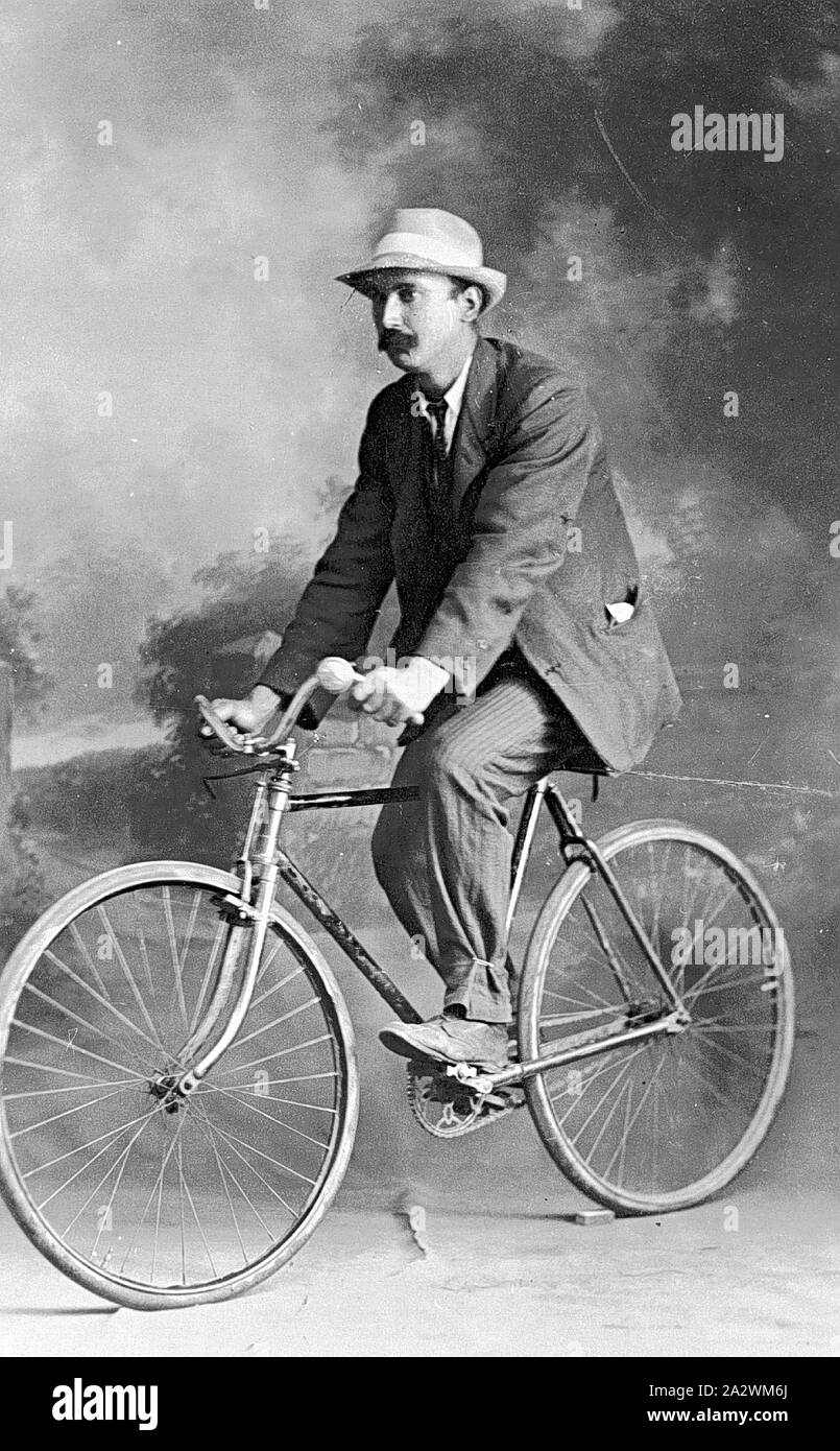 Edwardian man bicycle hi res stock photography and images Alamy