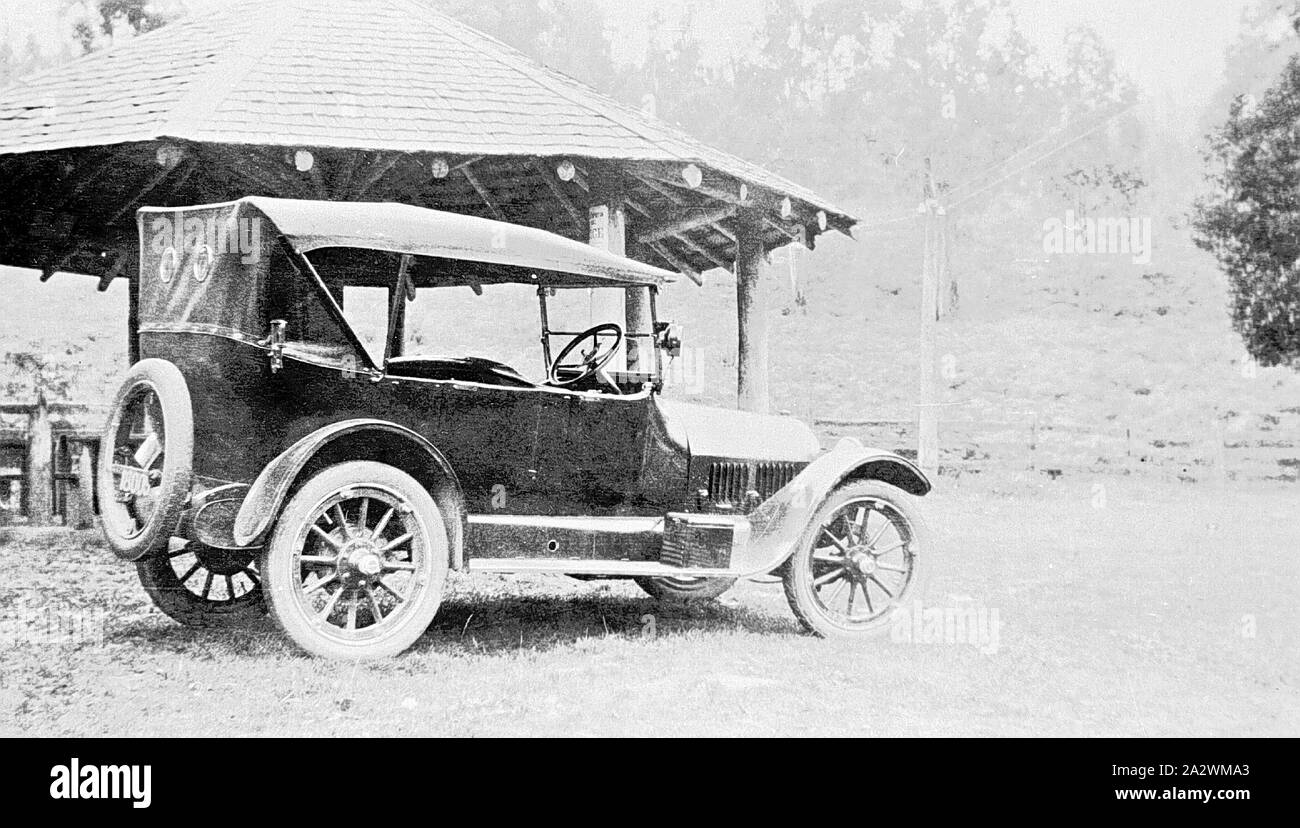 Negative - Buick Car No.18009, Parked by the Rotunda, Narbethong Black Spur, Victoria, circa 1930, A Buick car, No.18009, parked by the rotunda at Narbethong Black Spur Stock Photo