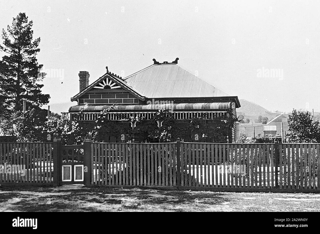 Negative - The Home of Thomas Vines, Inspector of Soldier Settlements, Myrtleford, Victoria, 1926, The home of Thomas Vines when he was inspector of soldier settlements in the Myrtleford district Stock Photo