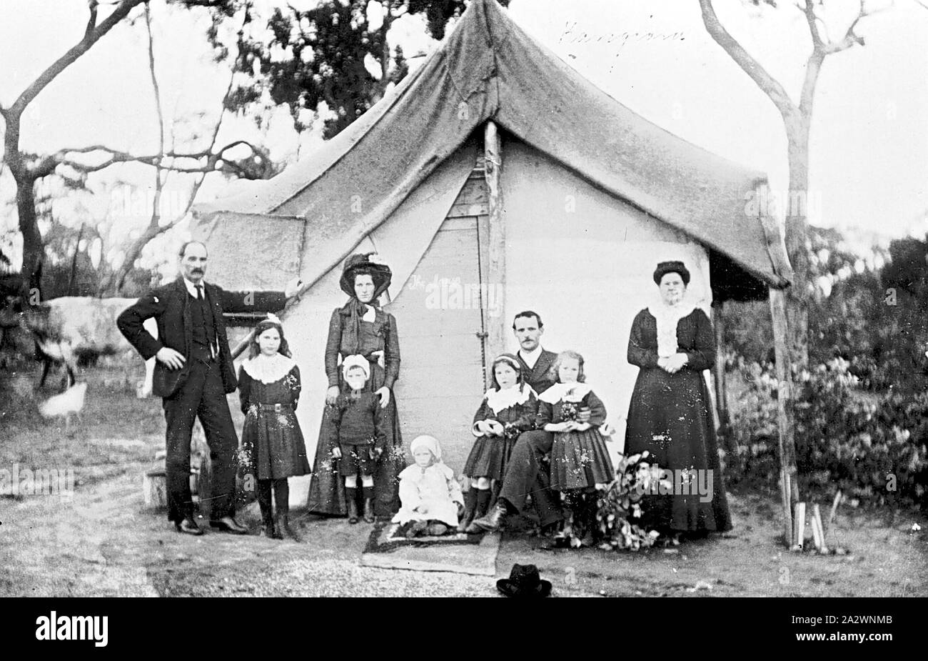 Negative - Temora, New South Wales, 1910, The minister of the Baptist Church at Temora (he is seated) with some of his parishioners and his tent manse Stock Photo