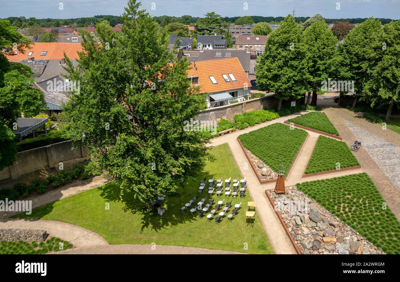 Aerial top down view . Beautiful daytime view from castle. Small lake  landscape view. Castle with garden panoramic in Kessel, Netherlands Stock  Photo - Alamy