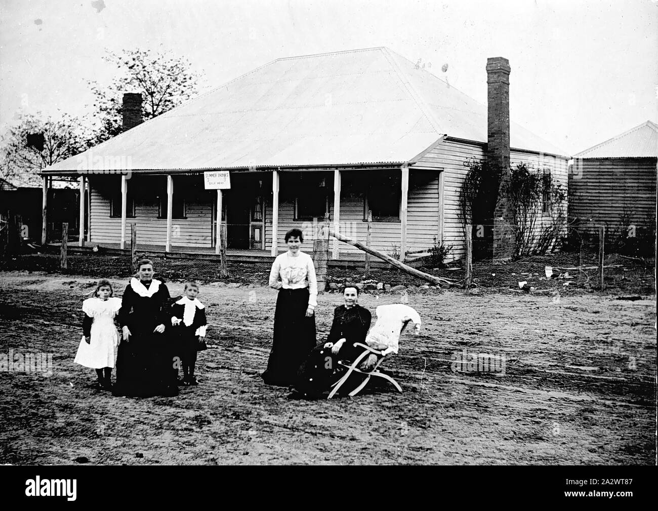 Negative - Knowsley District, Victoria, 1900, The White family in front of 'Cosmo' homestead. The homestead is weatherboard with brick chimneys and has a steep pitched roof Stock Photo