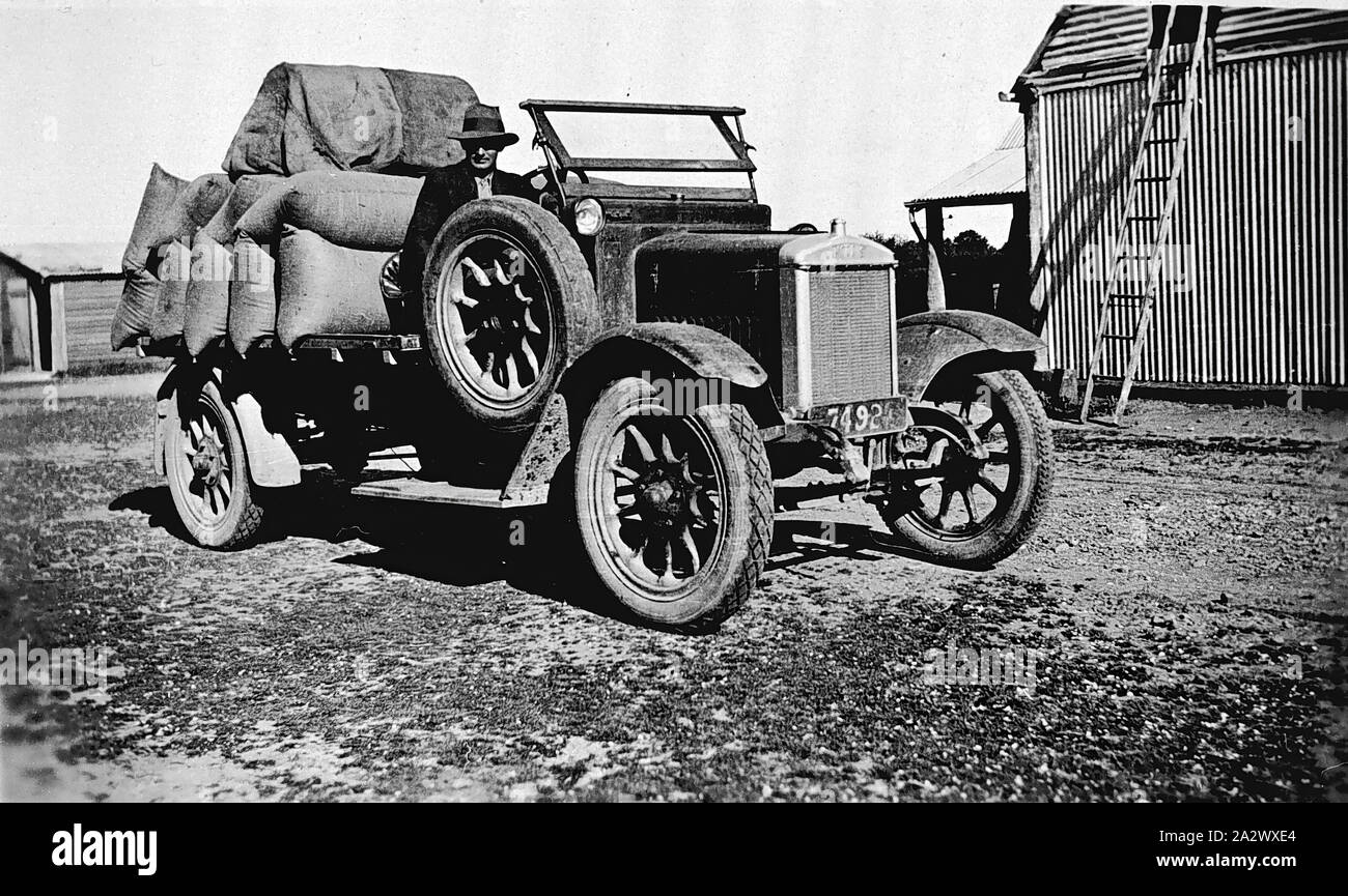 Negative - Milawa, Victoria, circa 1935, Carting bags of wheat on a Morris truck. In the background are outbuildings of 'Falkirk House' station Stock Photo