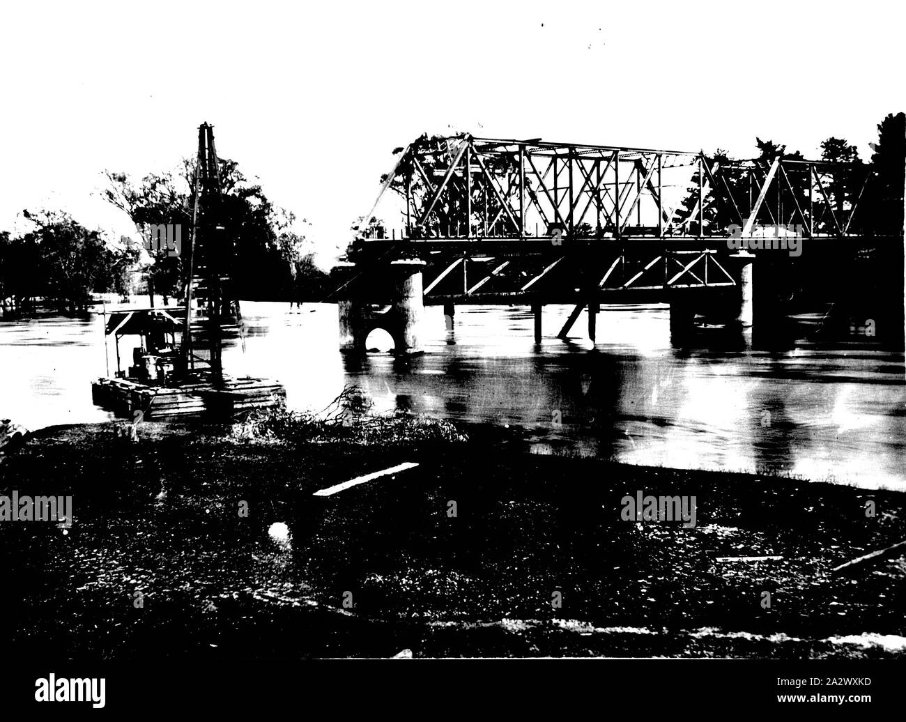 Negative Yarrawonga, Victoria, circa 1930, Construction of a bridge