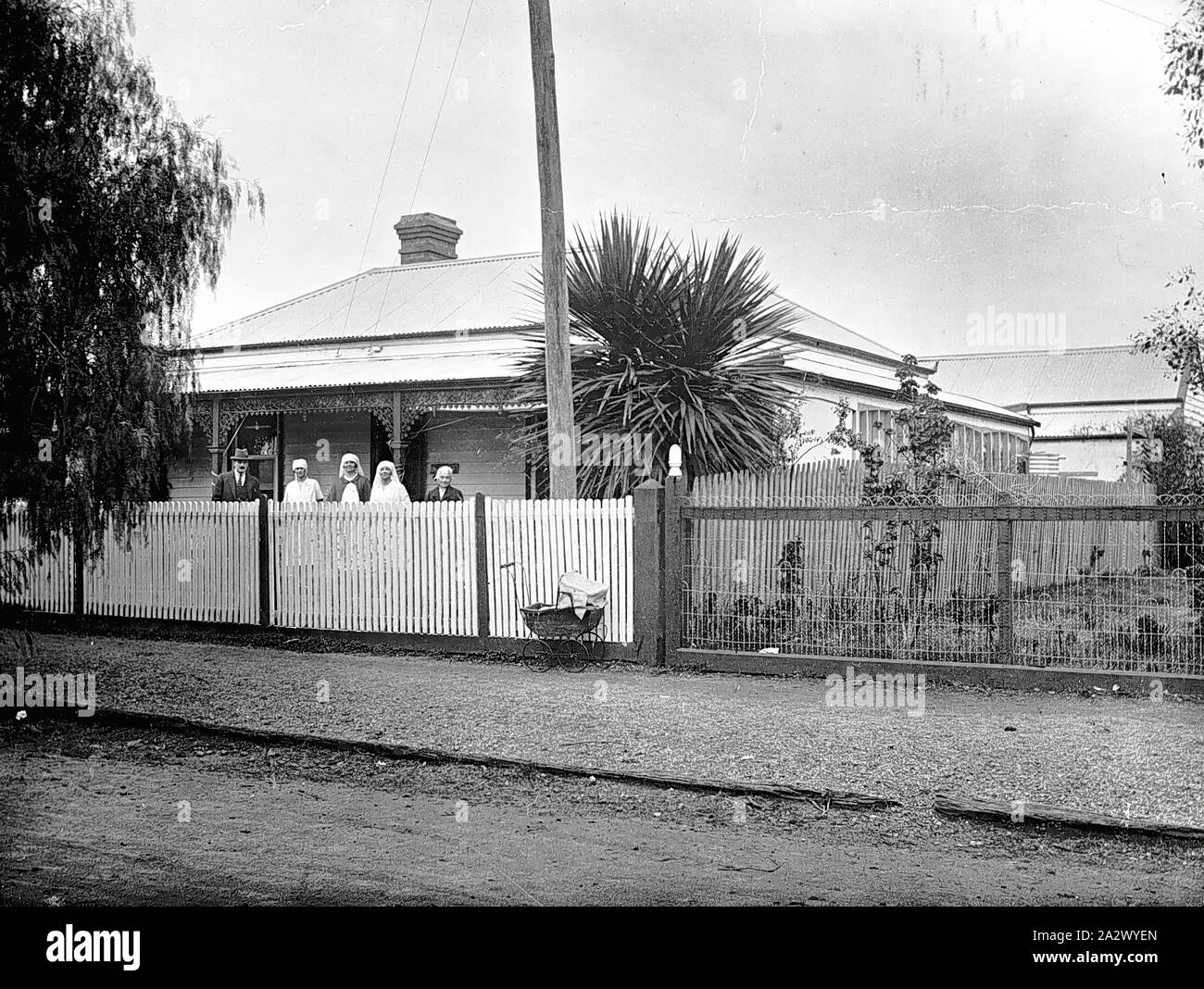 Negative Donald, Victoria, 1926, Nurses and a doctor (?) In front of
