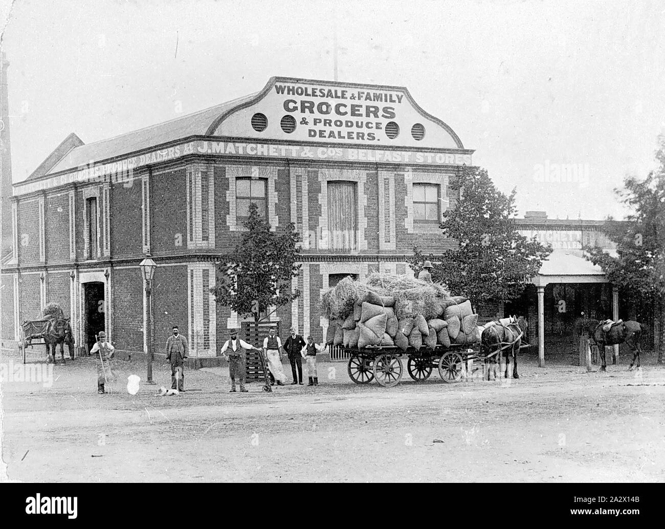 Heavily laden horse drawn wagon hires stock photography and images Alamy
