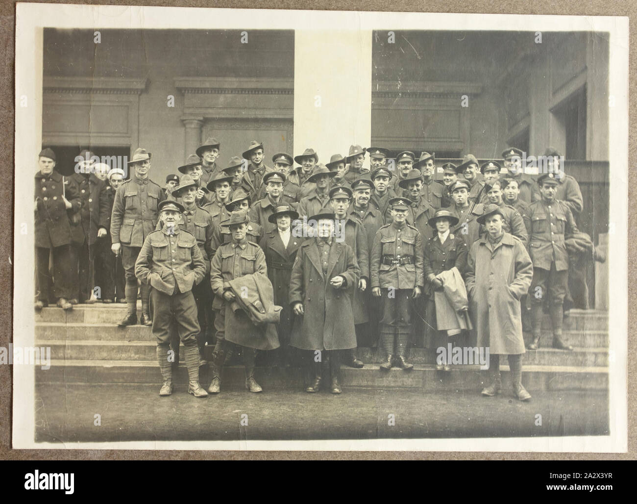 Photograph large group of servicemen driver cyril rose world war i 1916 1919 Stock Photo
